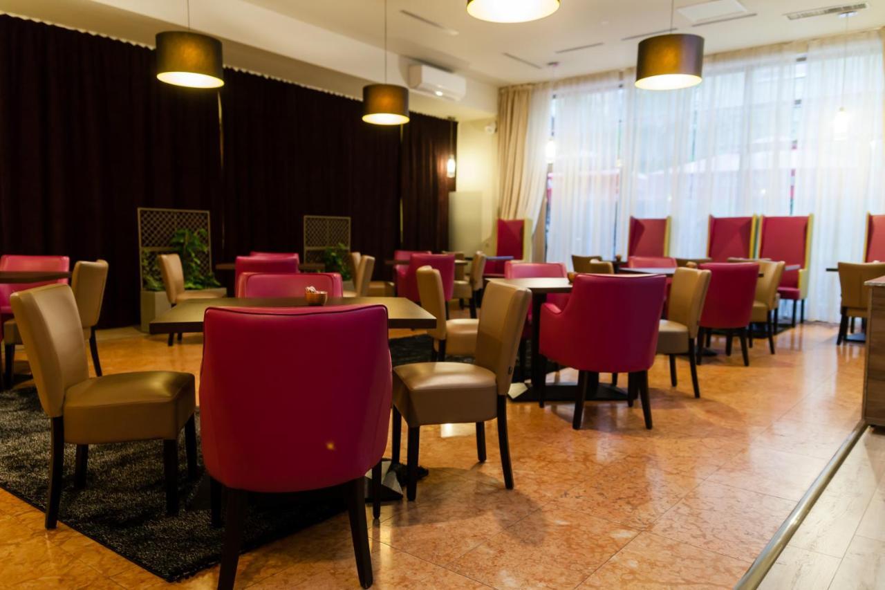 Wyndham Cluj Hotel Exterior photo