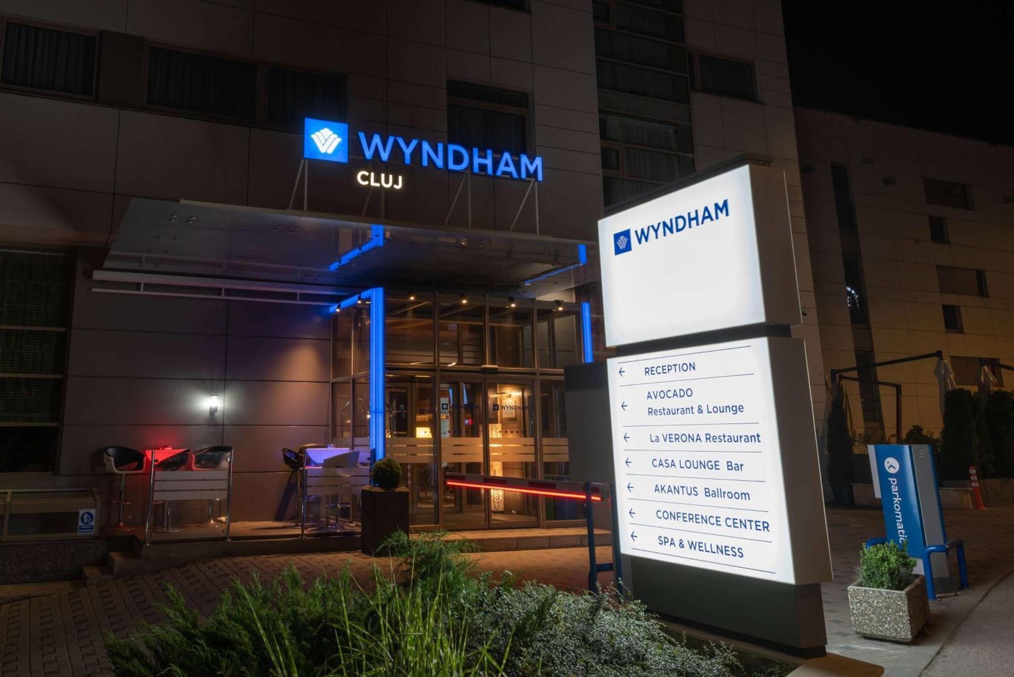 Wyndham Cluj Hotel Exterior photo
