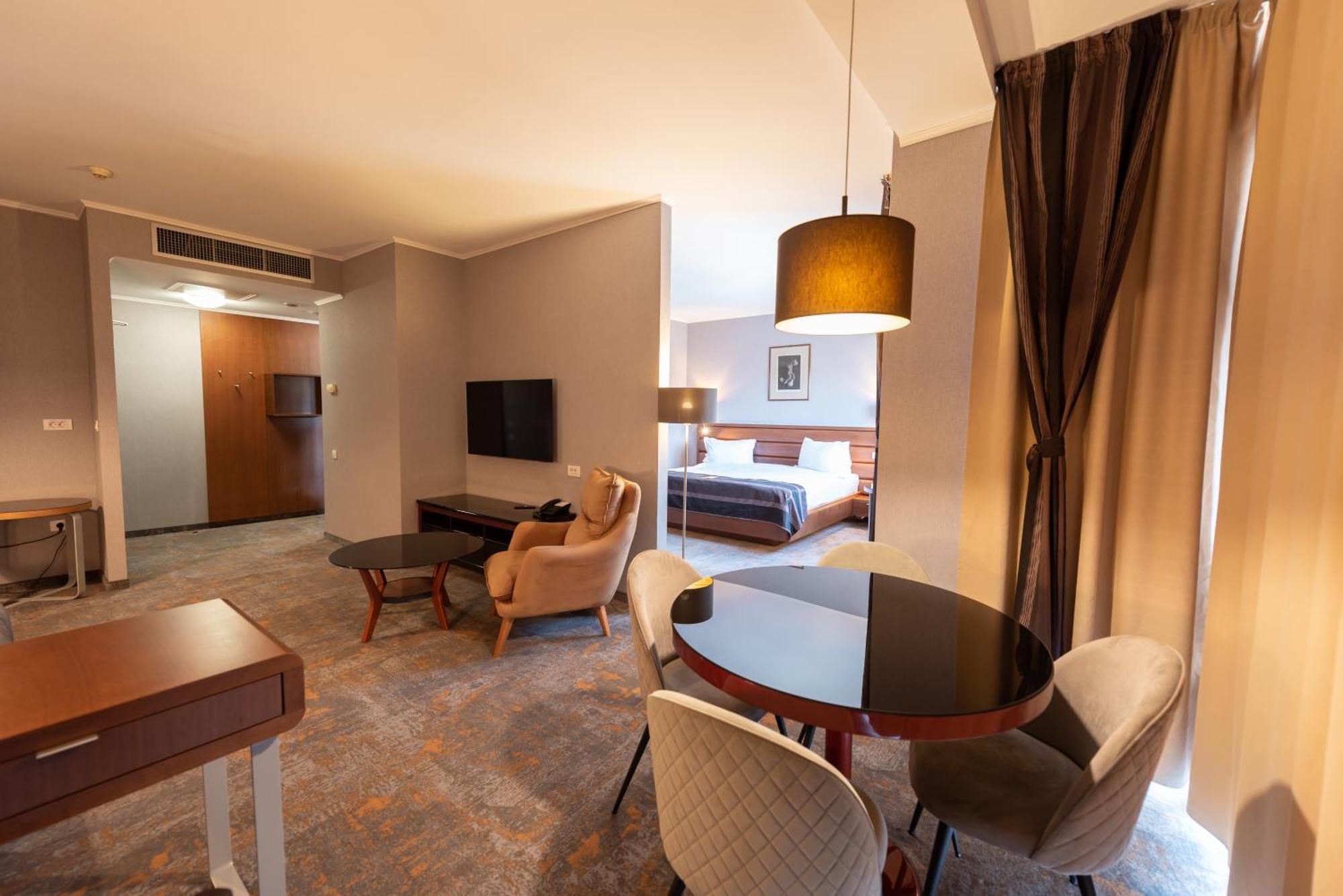 Wyndham Cluj Hotel Exterior photo